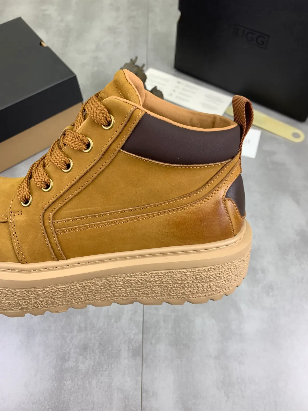 Men's men's shoes 💰P660 New arrival 🆕🆕🆕 IUGGI men's British style high-top large-toe work shoes new American retro genuine leather thick-soled board shoes lace-up mid-top short boots full genuine wool wear-resistant non-slip outsole fashion trend Size: 39-44 two colors